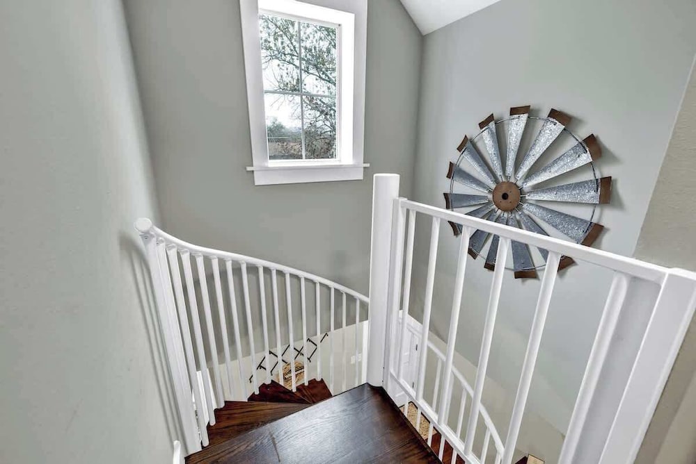 The Country Haus: Quaint Home 1 Mile From Downtown