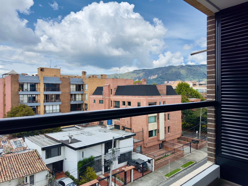 w Remarkable 1BR w Balcony in Santa Barbara