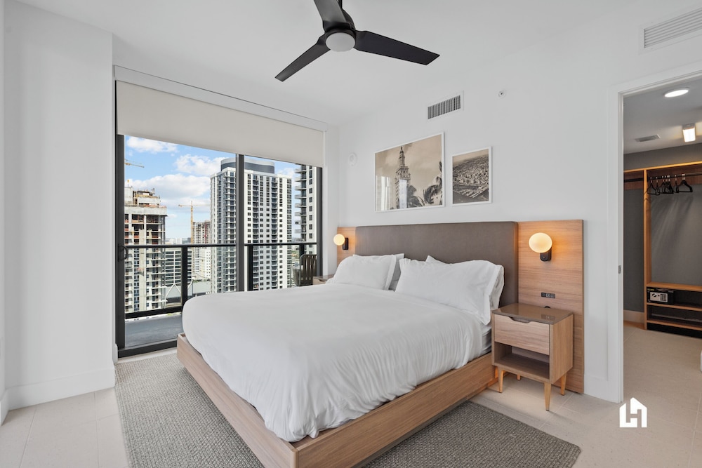 Stylish Apartments with Partial Ocean Views in Downtown