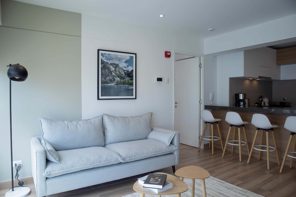 Majestic 2BR With Modern Pool in Miraflores