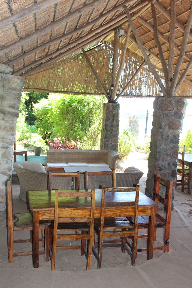 Nkhudzi Beach Lodge