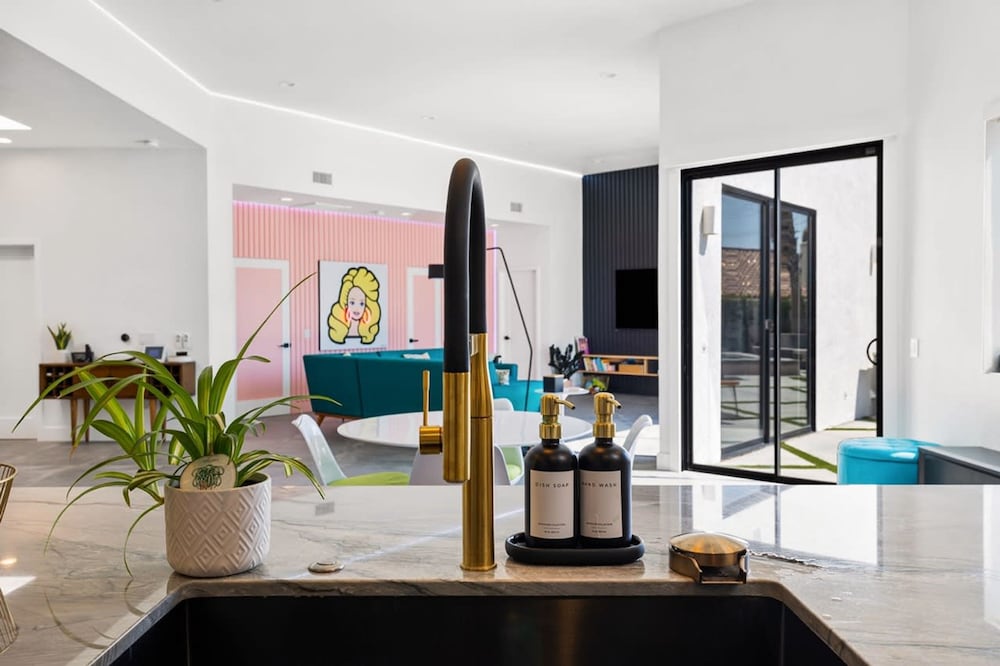 The Lighthouse- Monthly 4 bd 4 bth Pool Spa