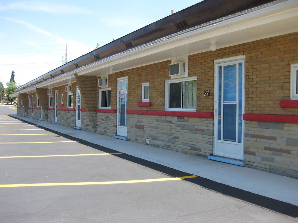 Kitchener Vacations - Embassy Motel - Property Image 1