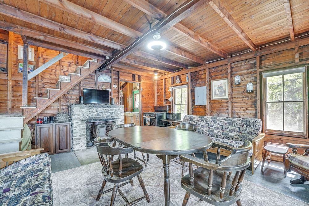 Peaceful Lakefront Maine Cabin w/ Sunset Views