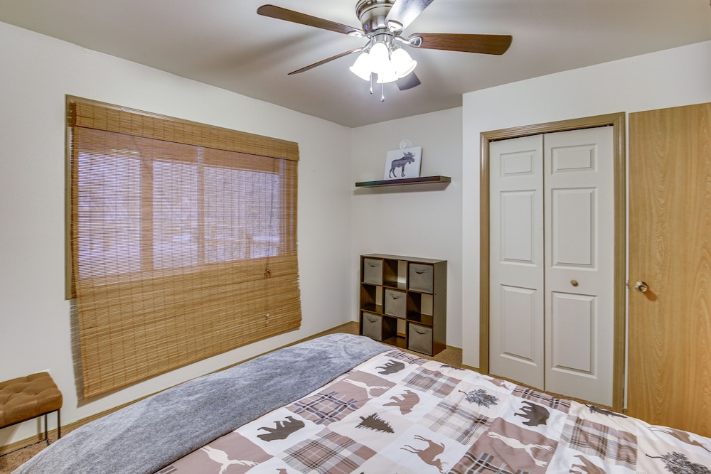 Wasilla 'spruce Moose' Cabin: Lakefront + Hot Tub! view 3