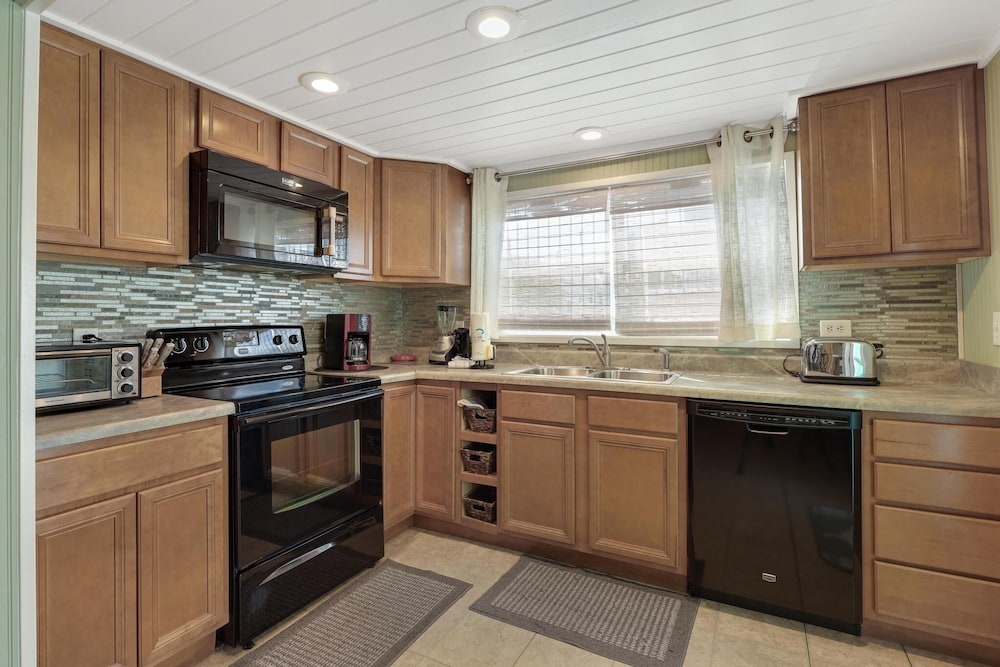 West Beach  3 Bedroom Cottage by RedAwning