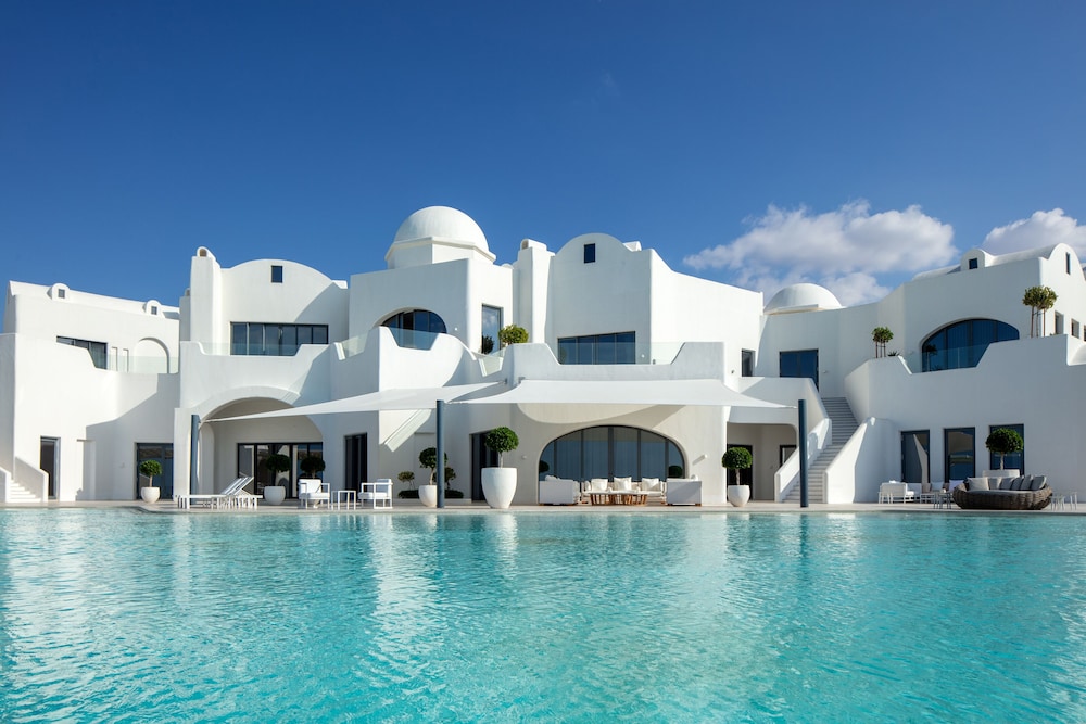 Anantara Santorini Abu Dhabi Retreat - Adults Only