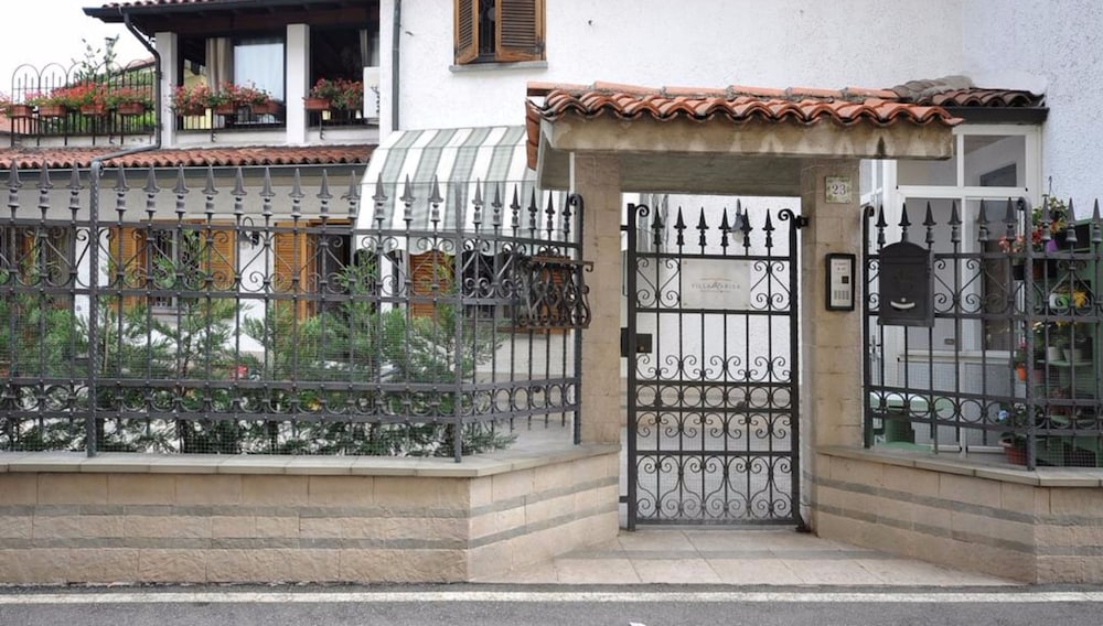 Villa Marisa bed breakfast and books