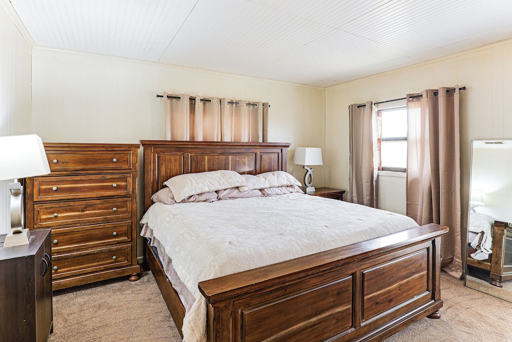7 Mi to Dtwn Odessa: Home w/ Large Yard!