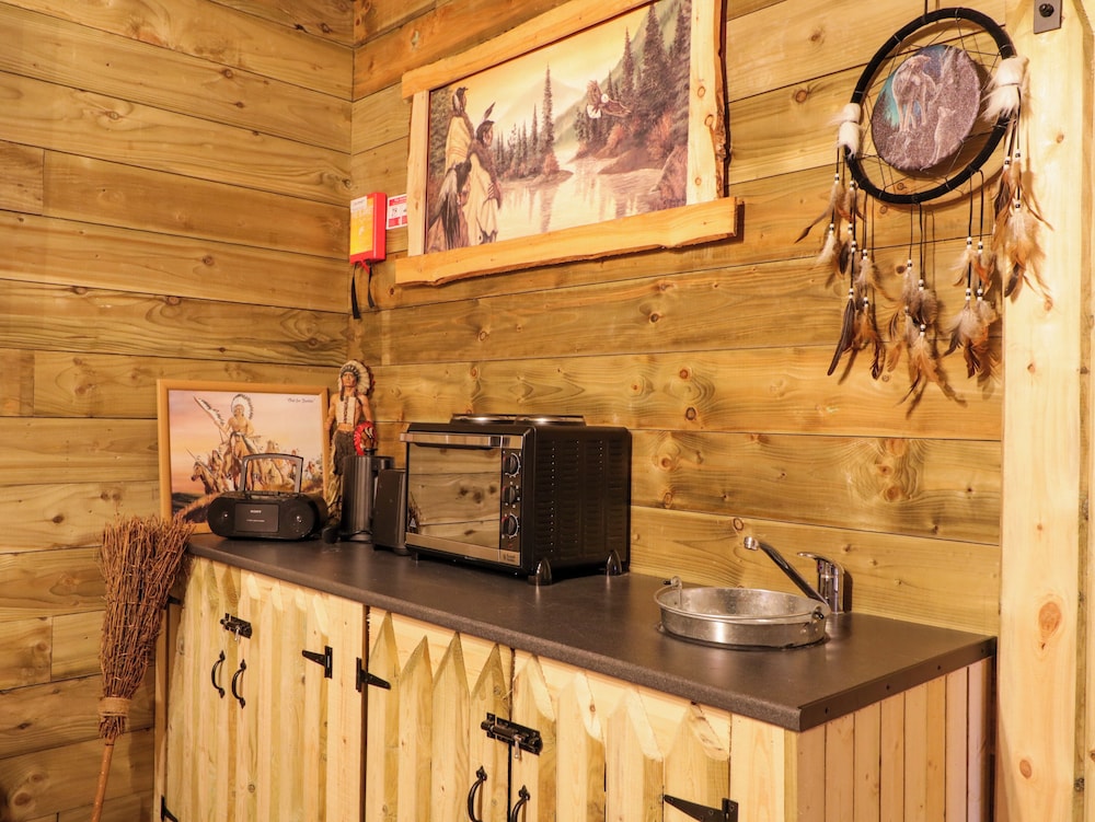 Apache Falls Lodge