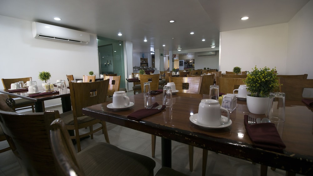 Villahermosa Vacations - Olmeca Plaza Urban Express - Property Image 7