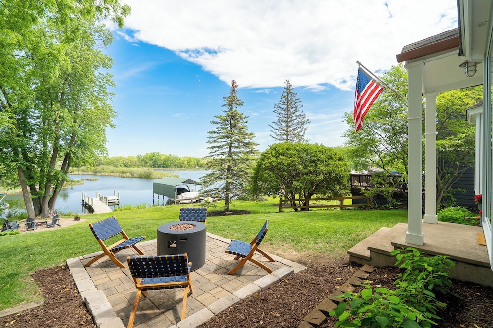 Lakefront Cottage