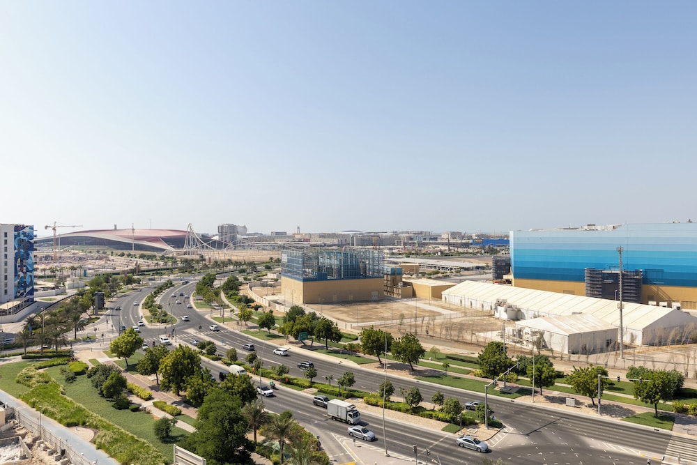 Maison Privee - Sleek Yas Getaway w/ Ferrari World and Canal Views