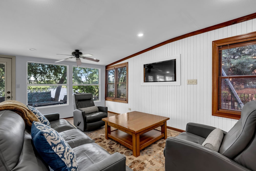 River Oaks Place