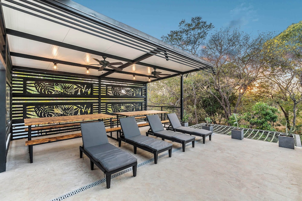 Brand-New 6BD Giant with Private Pool by SPCR