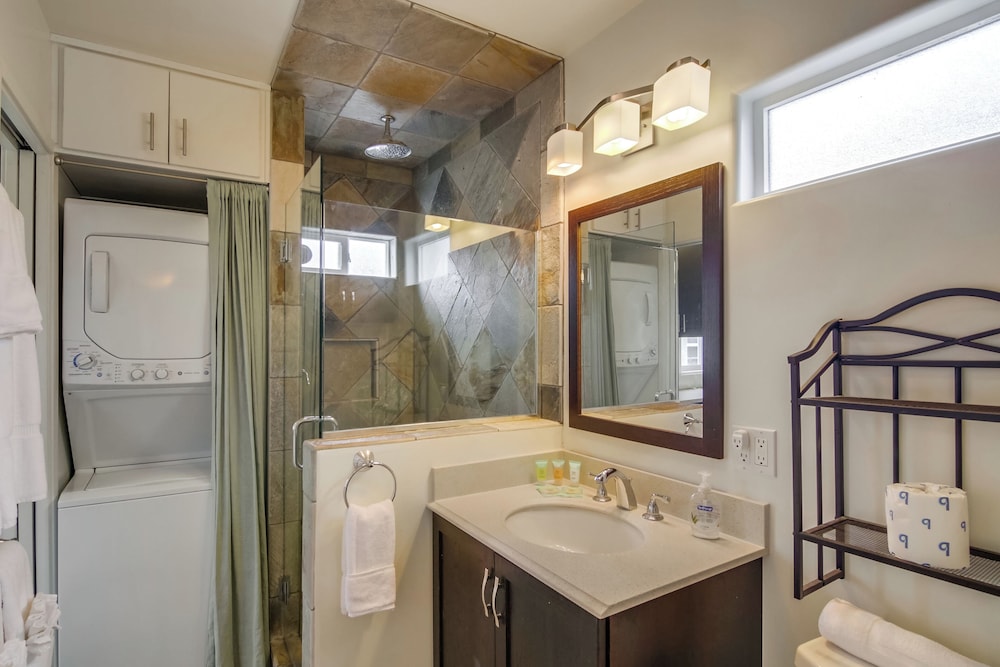 Manhattan Shores 1B