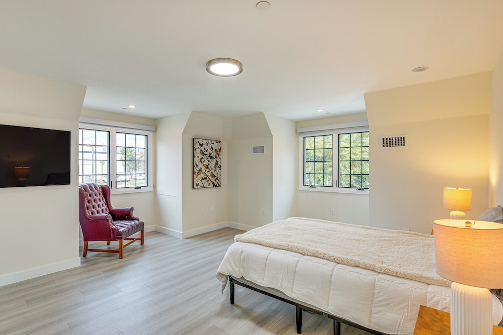 Shop, Dine & Explore Pasadena! Newly Built Home