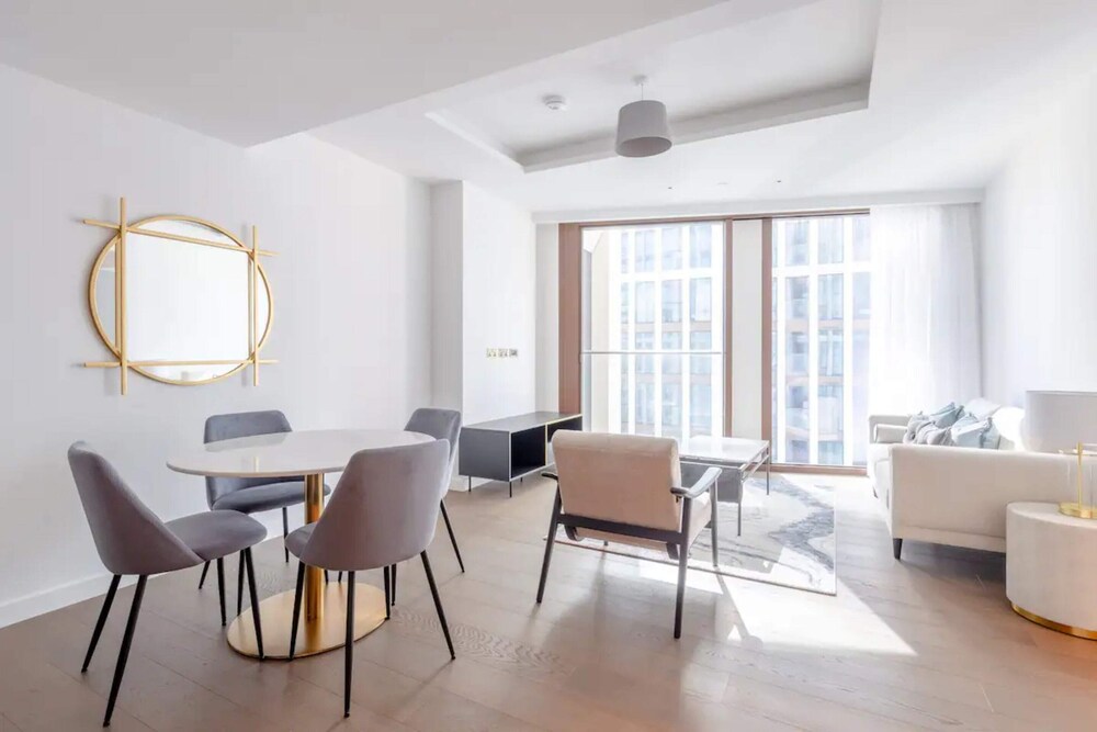 Luxurious 2 Bedroom Flat by the River Thames - Vauxhall