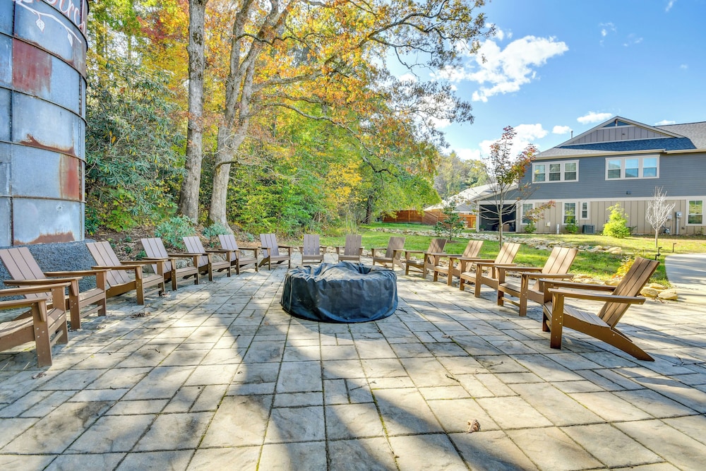 Hike, Dine & Explore Asheville: Black Mtn Getaway!