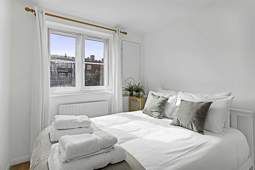 Beautiful Three-bedroom House in Richmond view 3