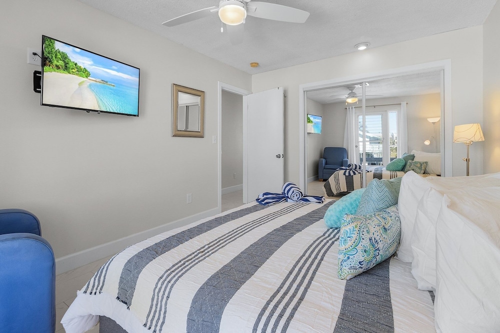 21591 Waterfront Duplex With Pool And Spa 2 Bedroom Home