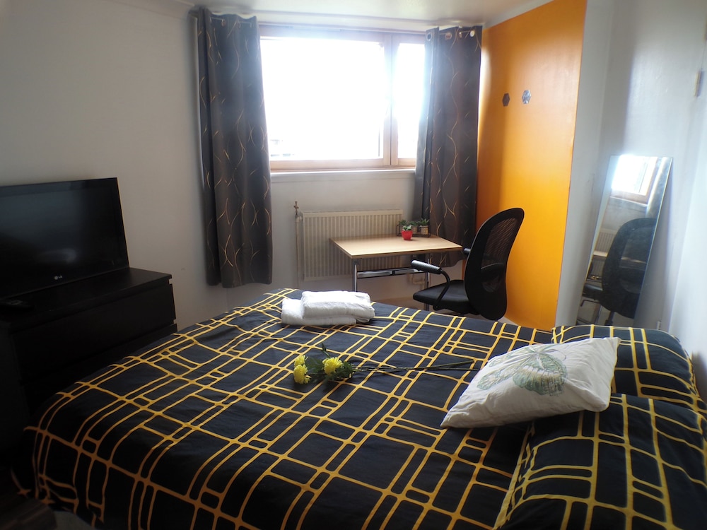 Chelsea Orange Apartment Sleeps10-petsok-parking