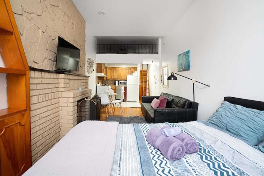 Charming Quiet Studio Right Off Central Park West