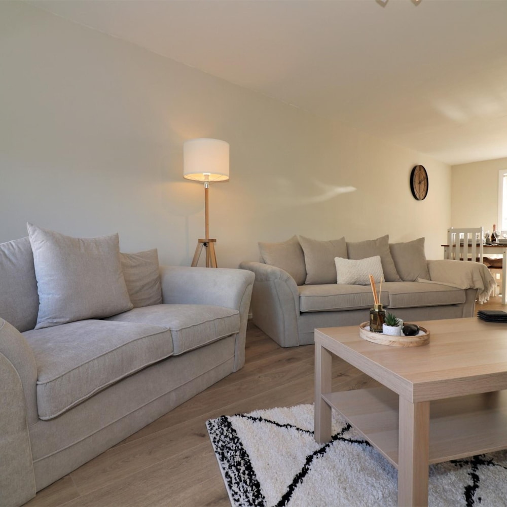 Honeywell House - Airdrie view 4