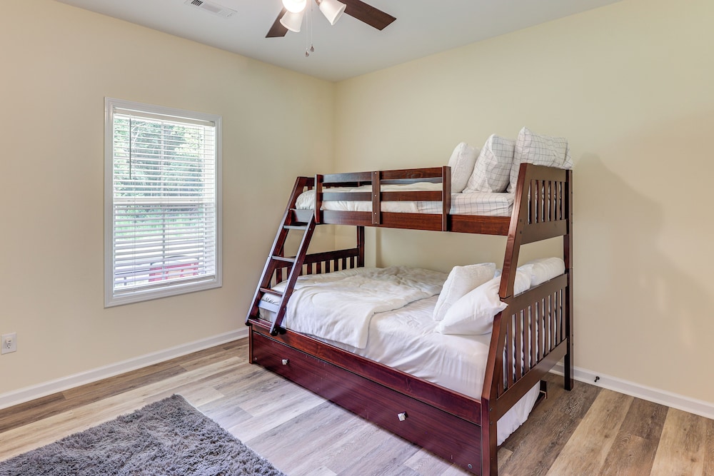 11 Mi to Troy University: Family Home w/ Yard