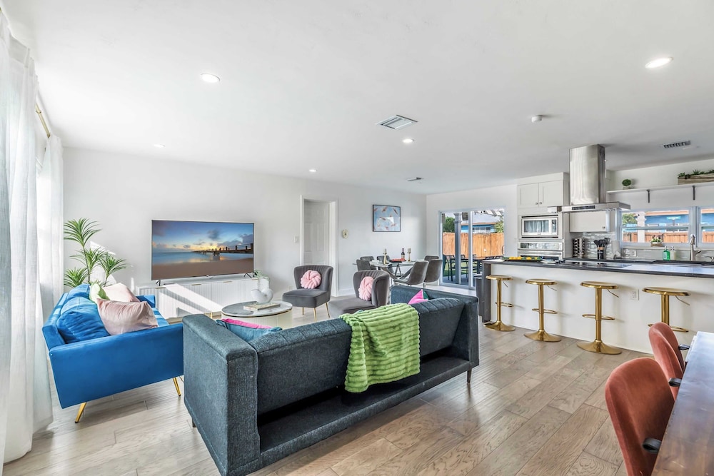 Pool, Hot Tub & Putting Green Near Deerfield Beach Oasis on Fourth by Avantstay