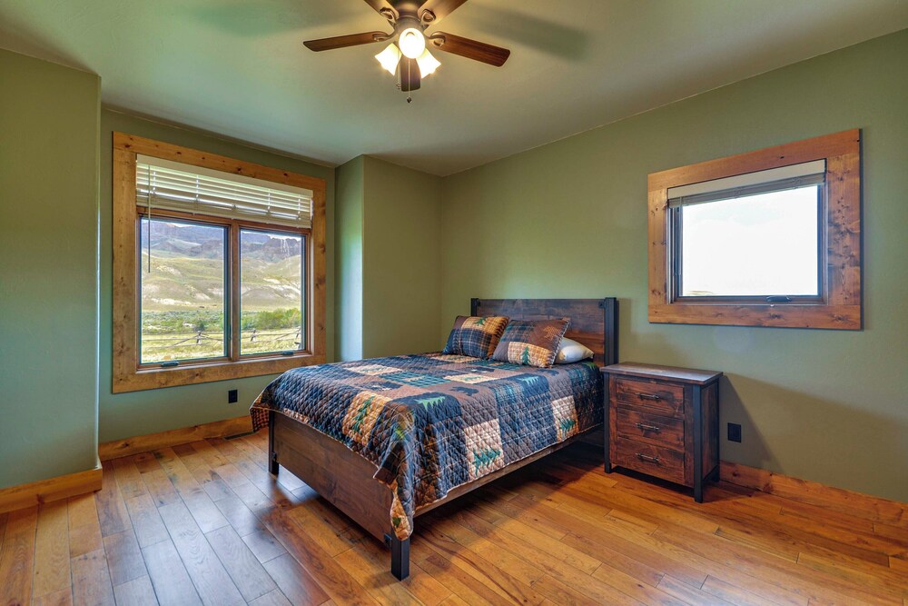 Spacious Cody Townhome: Private River Access!