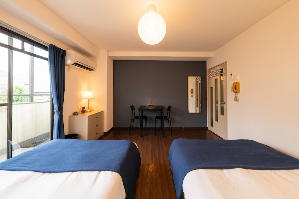 Namba West 5 connecting room