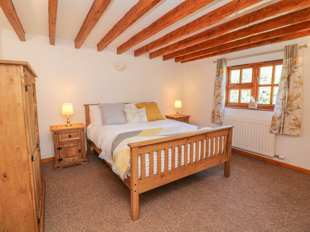 Old Hall Barn 3 view 4