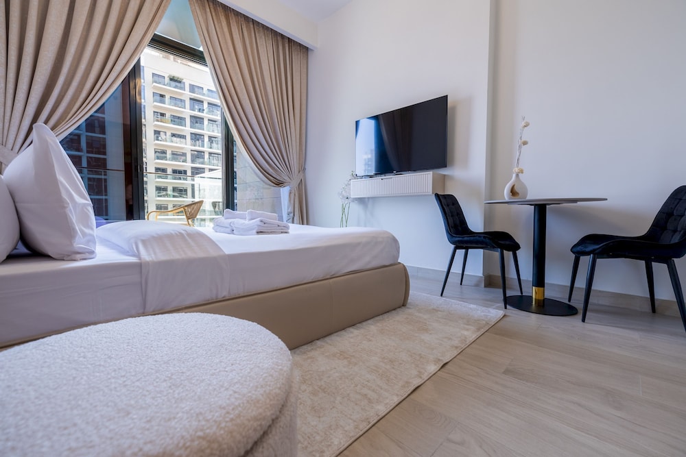 Elite LUX Holiday Homes - Upscale Studio in Azizi Riviera Prime Location Dubai