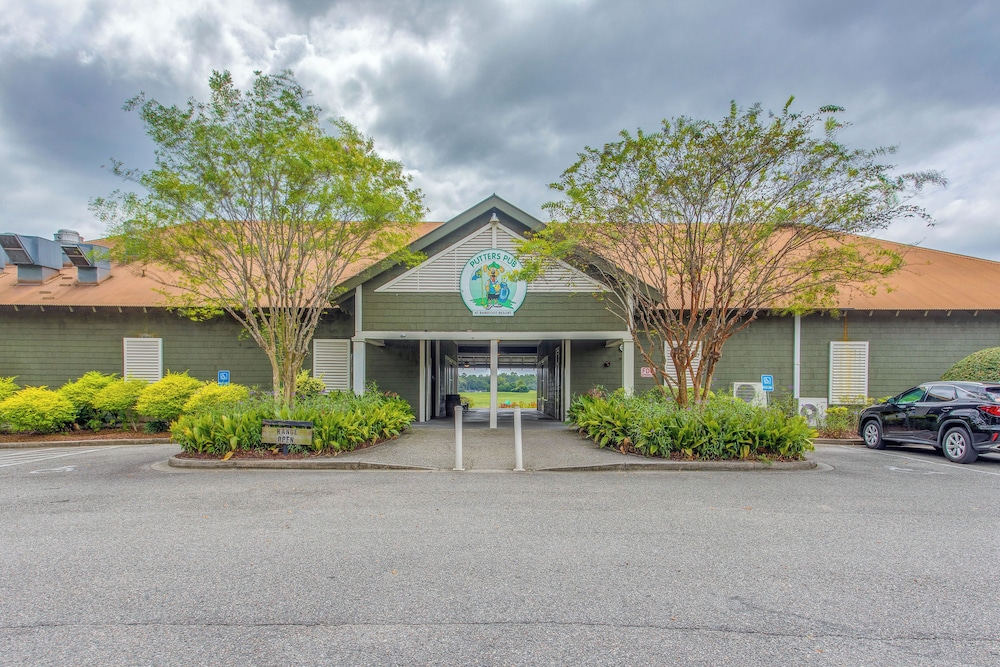 Barefoot Resort Golf Getaway: Pool + Beach Shuttle