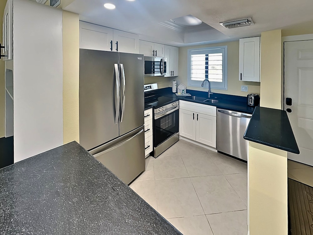 Seaside 2 by Distinctive Beach Rentals
