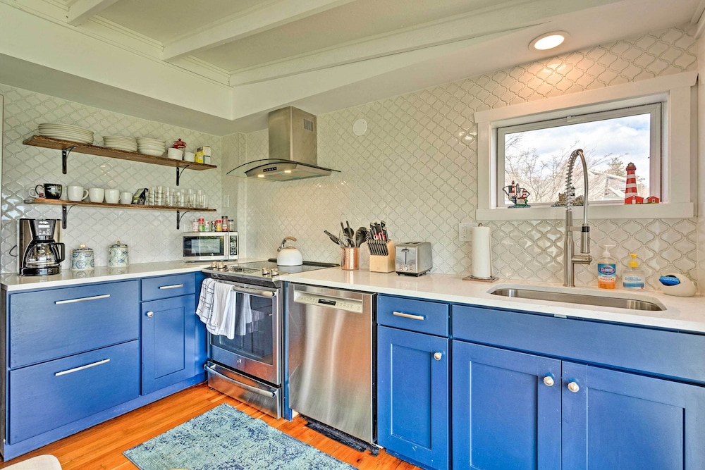 Waterfront Portsmouth Cottage: 8 Mi. From Newport!
