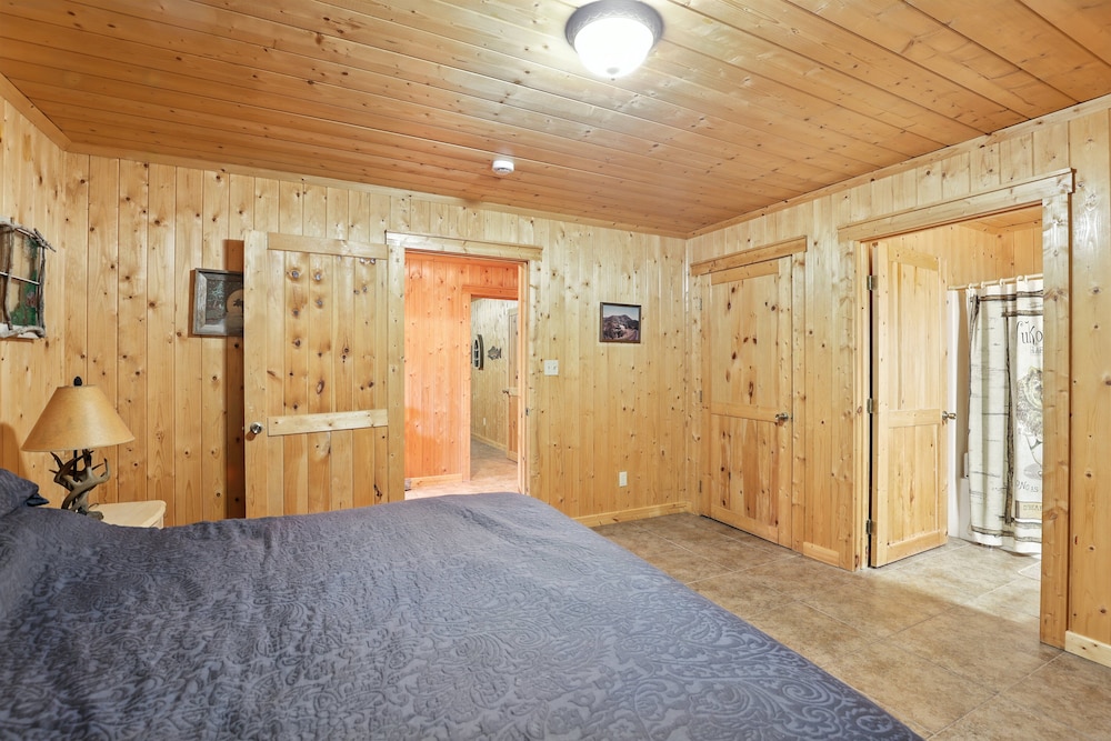 Secluded Mountain Retreat With Stunning Views 4 Bedroom Home