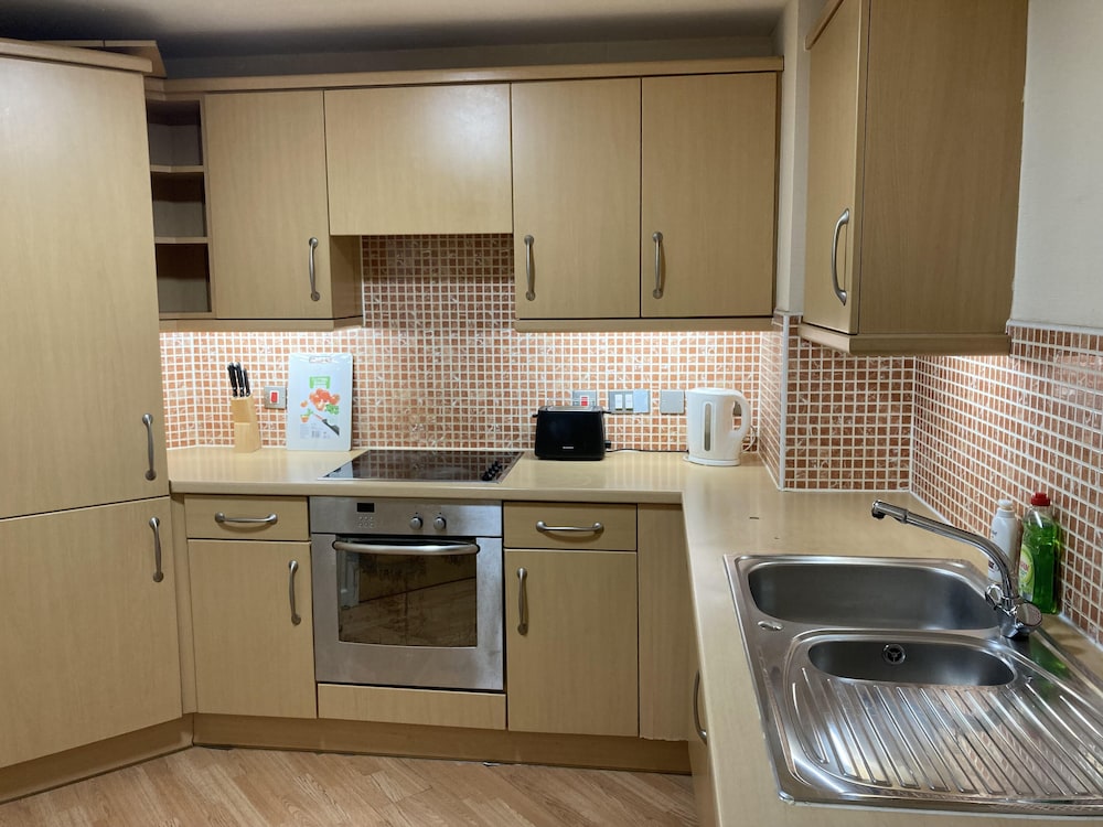 Spacious 2 Bed Apartment in Birmingham view 5