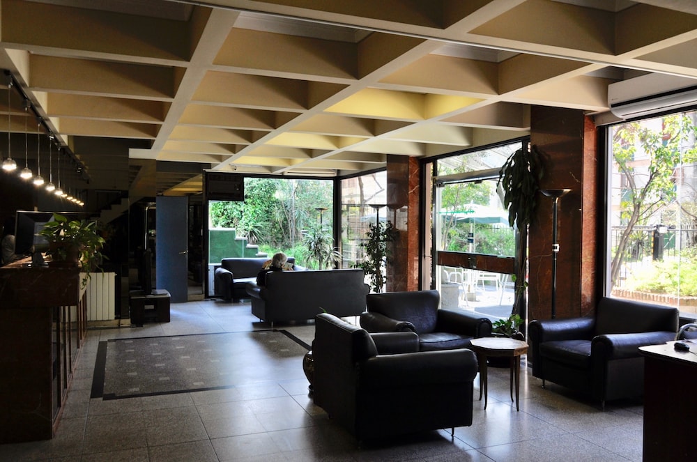 Golf Tower Suites & Apartments - Image 1