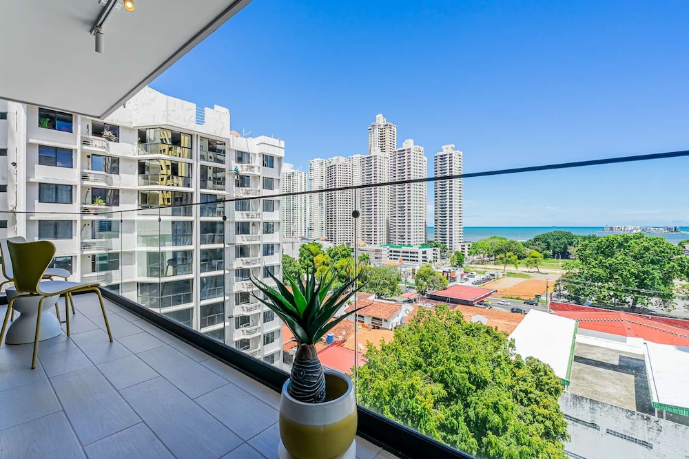 w Premium 1BR w Balcony in San Francisco