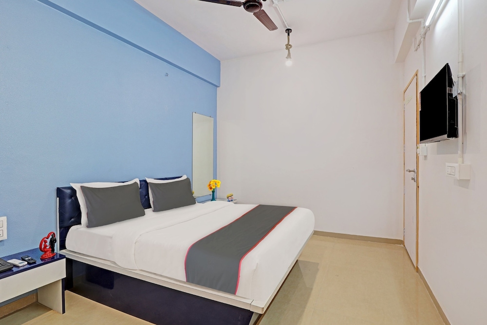 Hotel Solitaire Luxurious AC Rooms Surat