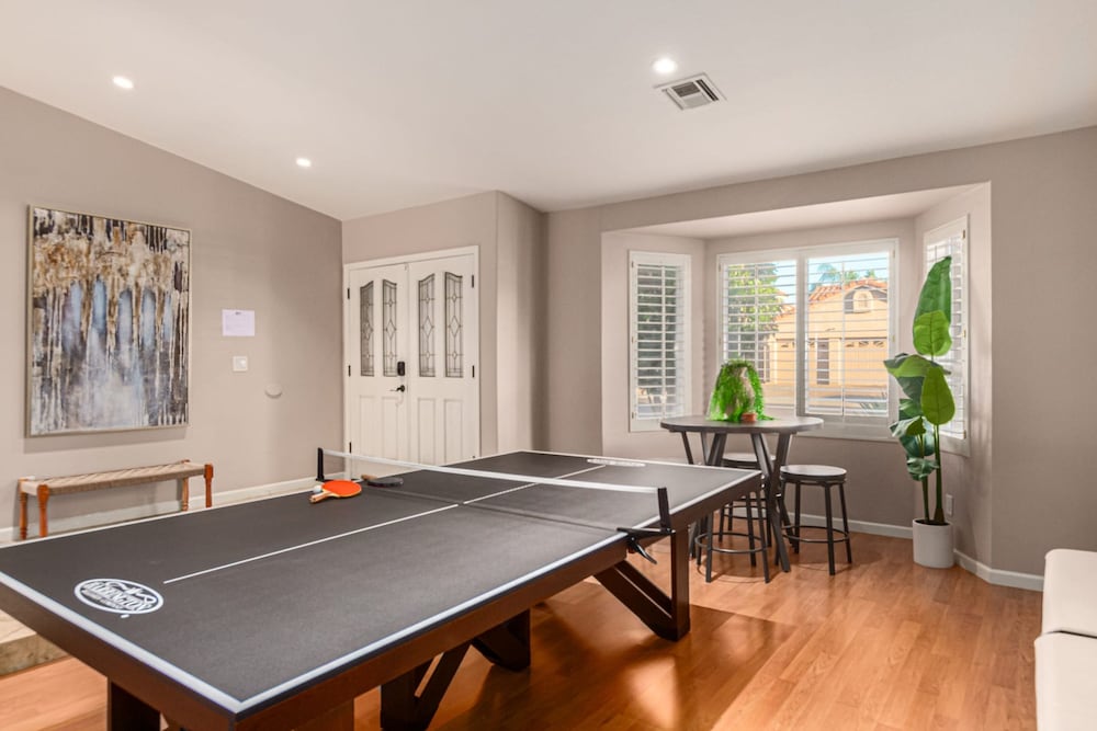 NEW Paradise Park Heated Pool Spa BBQ