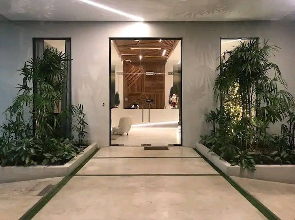 Luxury Condo 1 Br Pool Excellent Location