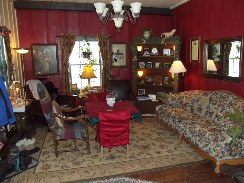 Alamogordo Vacations - The Crofting Inn - Property Image 2