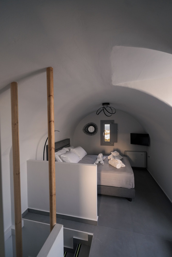 Uranides Luxury Suites