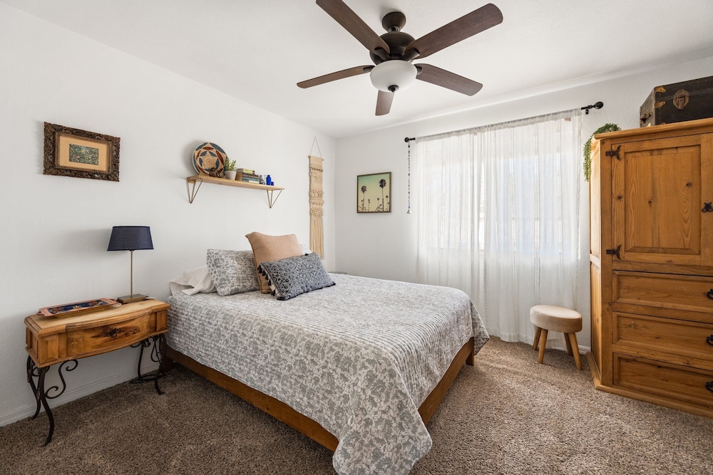 Starlight Ranch - Hot Tub, Fire Pit & Grill 3 Bedroom Home