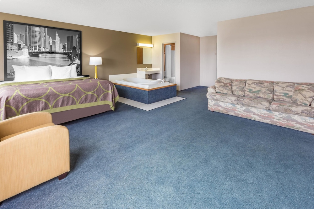 Super 8 by Wyndham Hebron Lowell Area view 5
