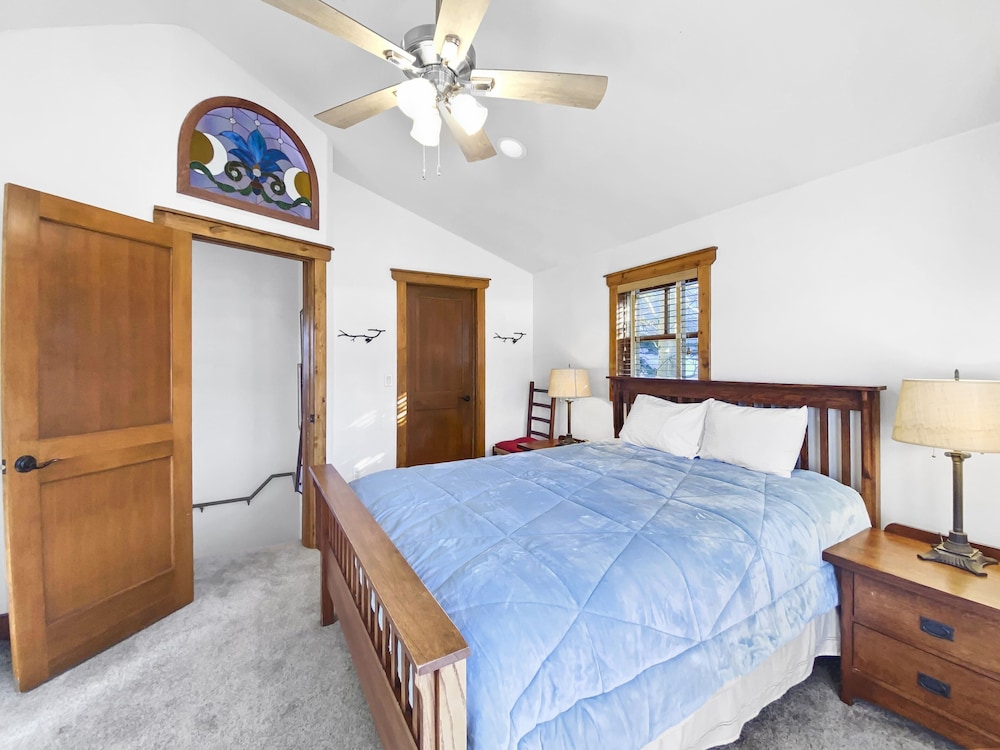 Mountain Ridge  2 Bedroom Townhouse by RedAwning