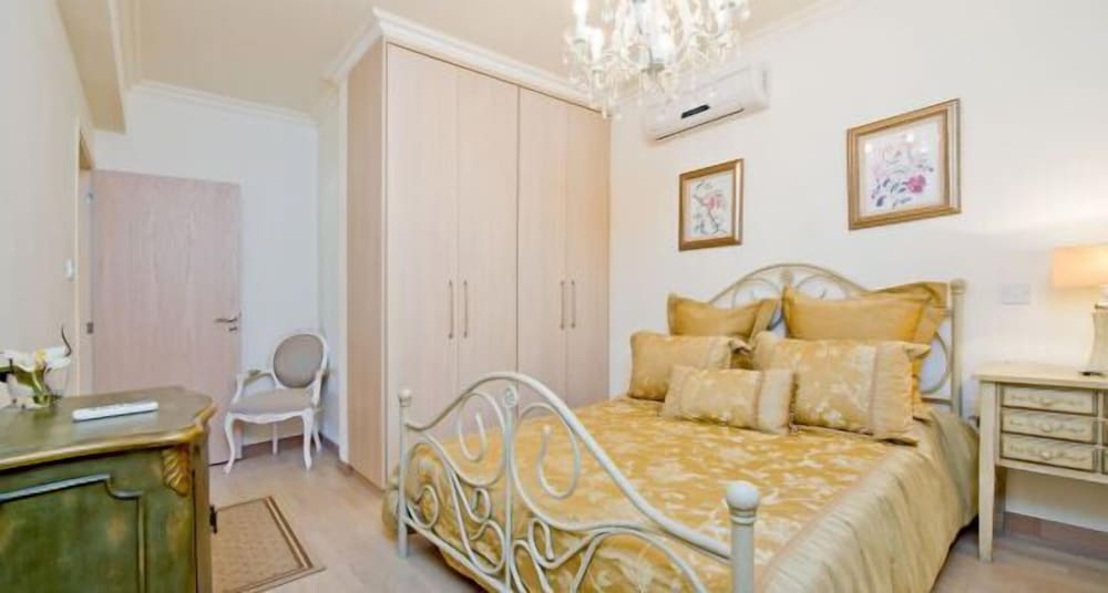 Amadora Luxury Villas